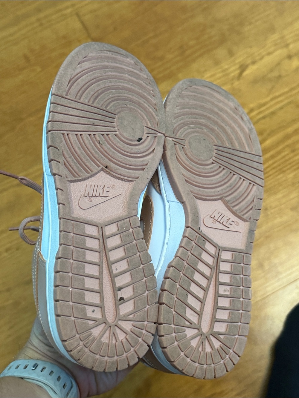 Nike Women’s Low-Top Sneaker Size 8.5 - Picture 6 of 6
